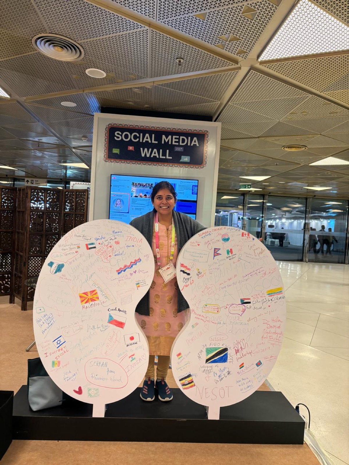 Dr. Nidhi Gupta at the kidney-shaped Social Media Wall, World Congress of Nephrology, New Delhi — nephrology conference networking