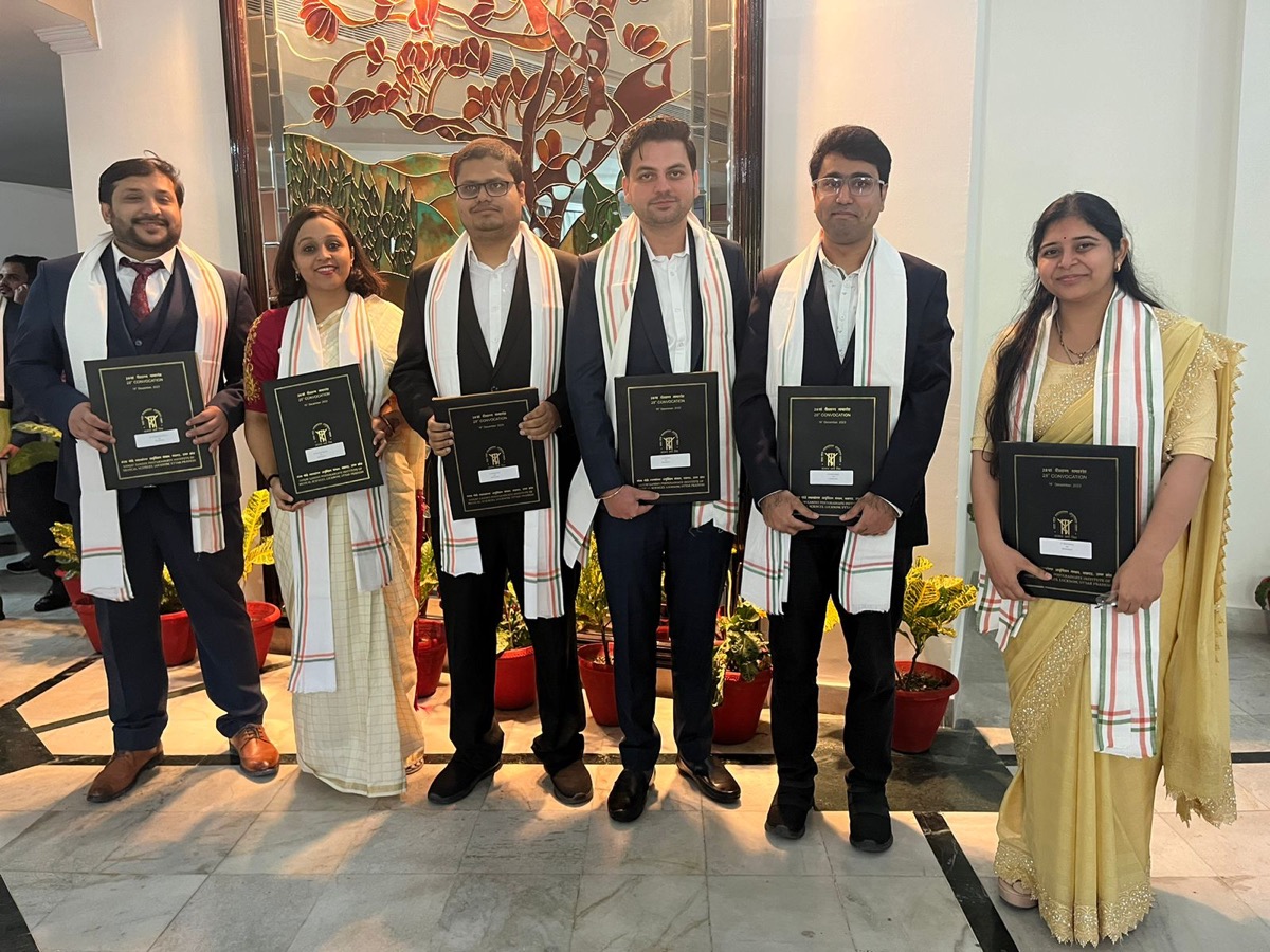 Dr. Nidhi Gupta with fellow DM Nephrology graduates at SGPGIMS Lucknow convocation ceremony